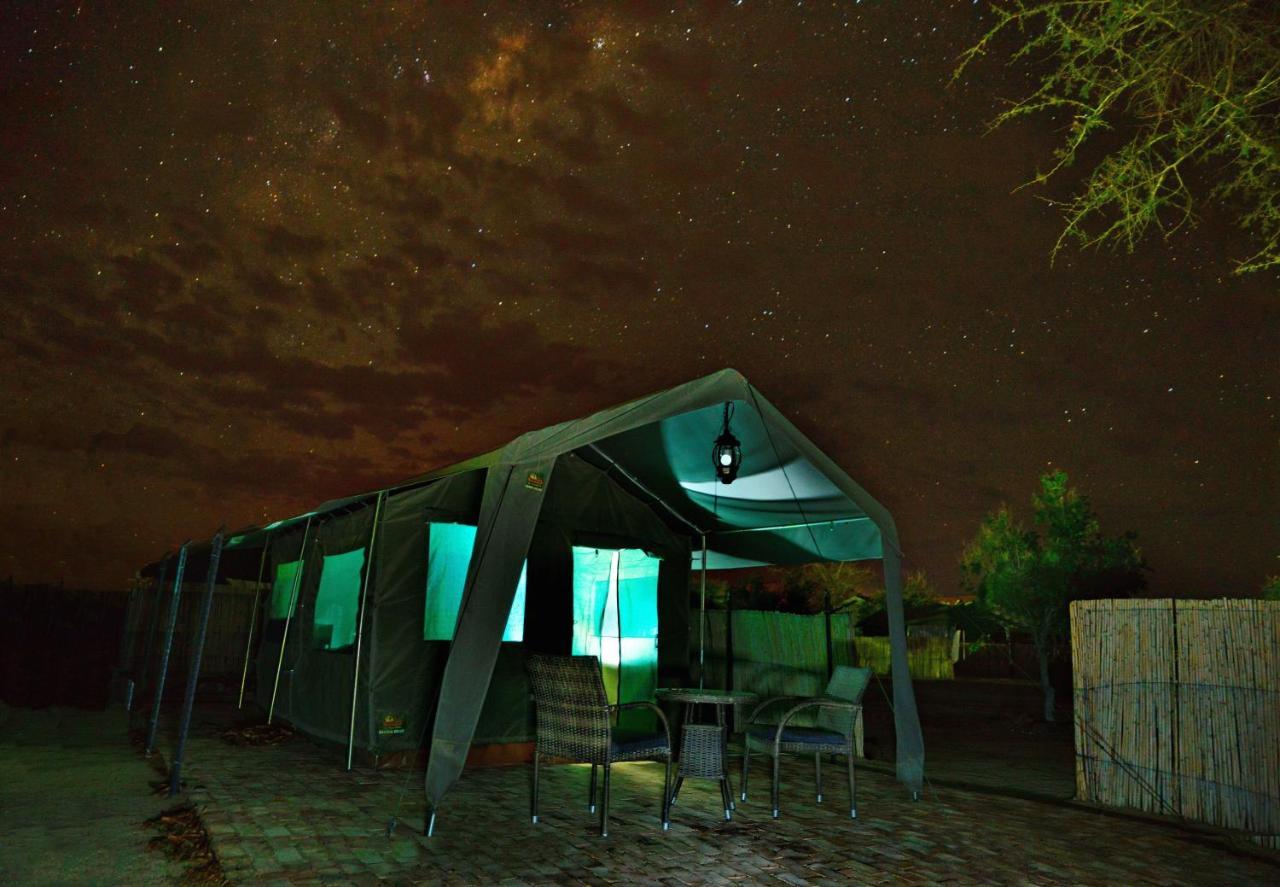 Hôtel Brandberg Rest Camp à Uis Extérieur photo