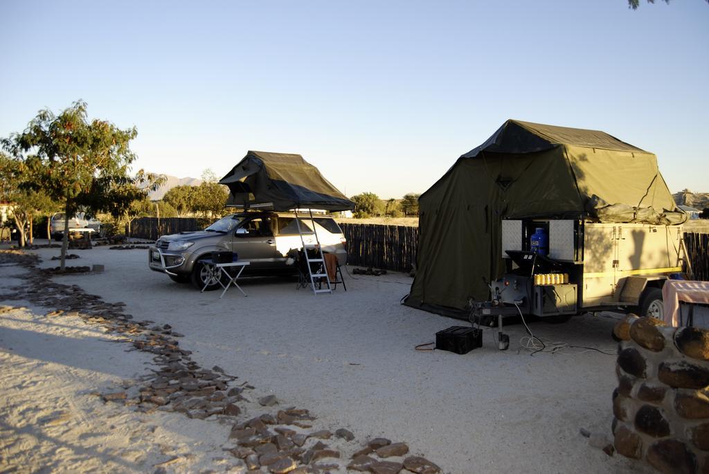 Hôtel Brandberg Rest Camp à Uis Extérieur photo