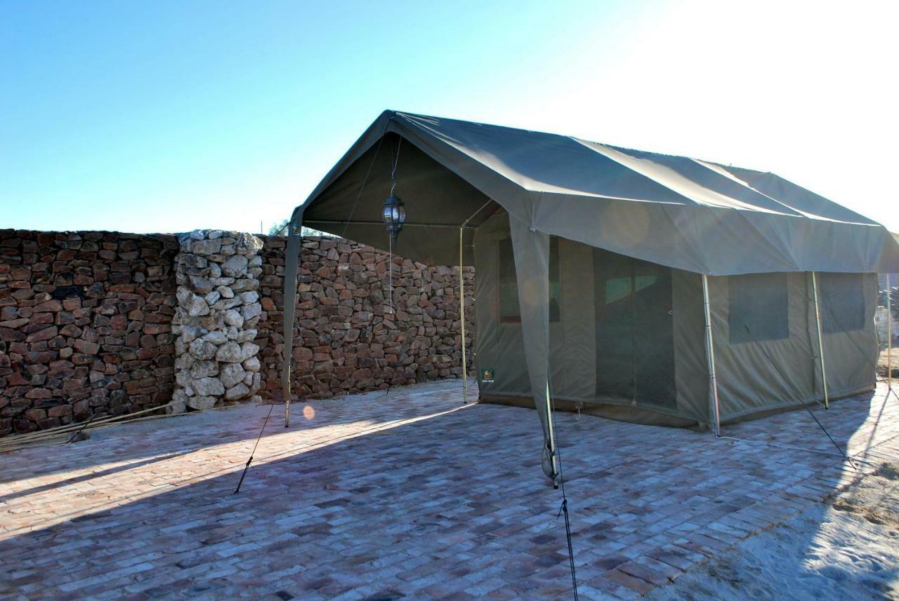 Hôtel Brandberg Rest Camp à Uis Extérieur photo